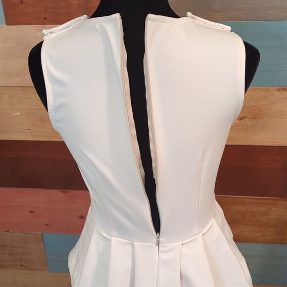 💜5/$25 SMALL peplum back zip blouse Bond and Pacific - Picture 5 of 6